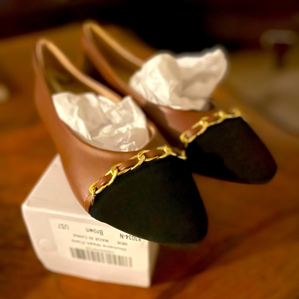Source Unknown Brown and Black Flats with Gold Accent